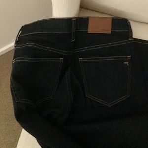 Madewell Jeans - Madewell DARK wash flare NWOT 25 Madewell Jeans - Madewell DARK wash flare NWOT 25